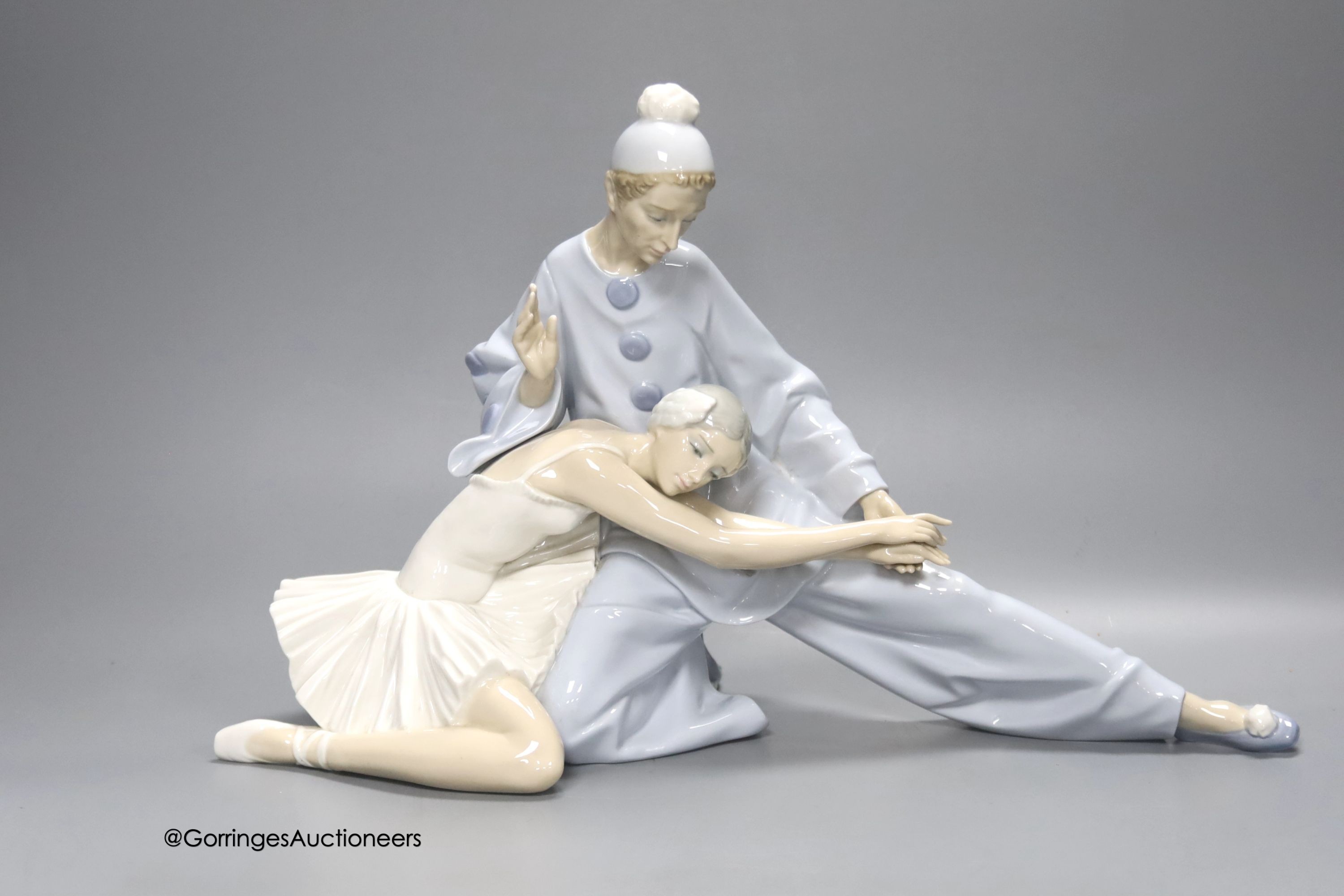 A large Lladro porcelain figure group 'Closing Scene', 24cm